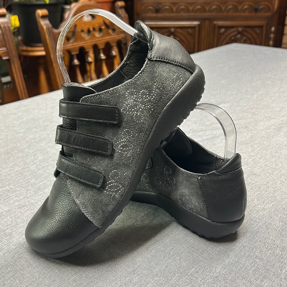 Naot Mihi Women’s Leather Hook-and-Loop Shoes Size 40